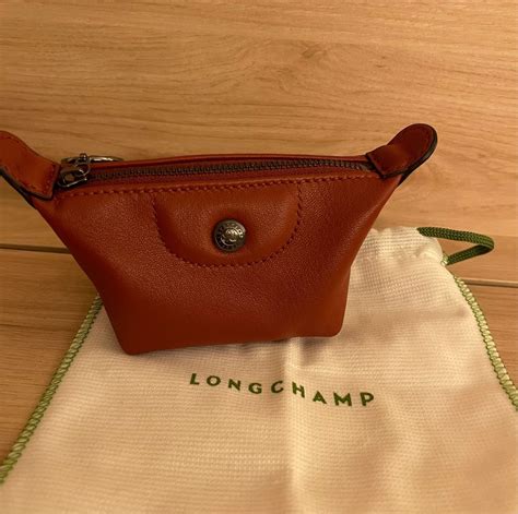 Longchamp 真 假